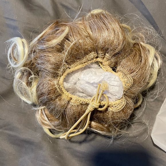 JuvaBun Curled Clip-In Bun in Beach Blonde - Picture 3 of 6